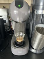 Machine à café DeLonghi Dolce Gusto grise