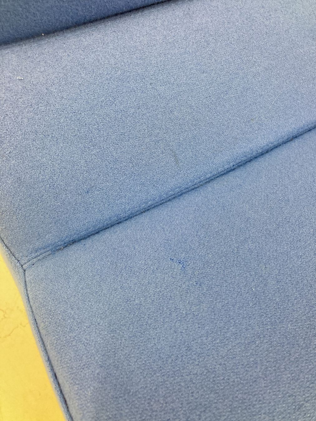 Classicon Poltrone: Classicon Chaos Chair, Konstantin Grcic, taubenblau – Usato da Basel venduto da Minim 5