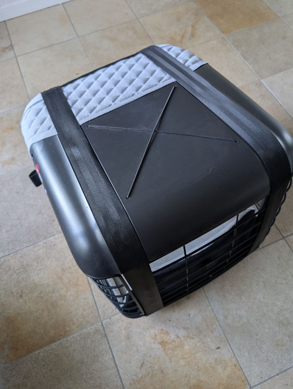 4pets Gabbie, trasporto & Sicurezza: 4pets Caree Transportbox "Cool Grey", neuwertig  – Usato da Flüh venduto da Nadja3345 2