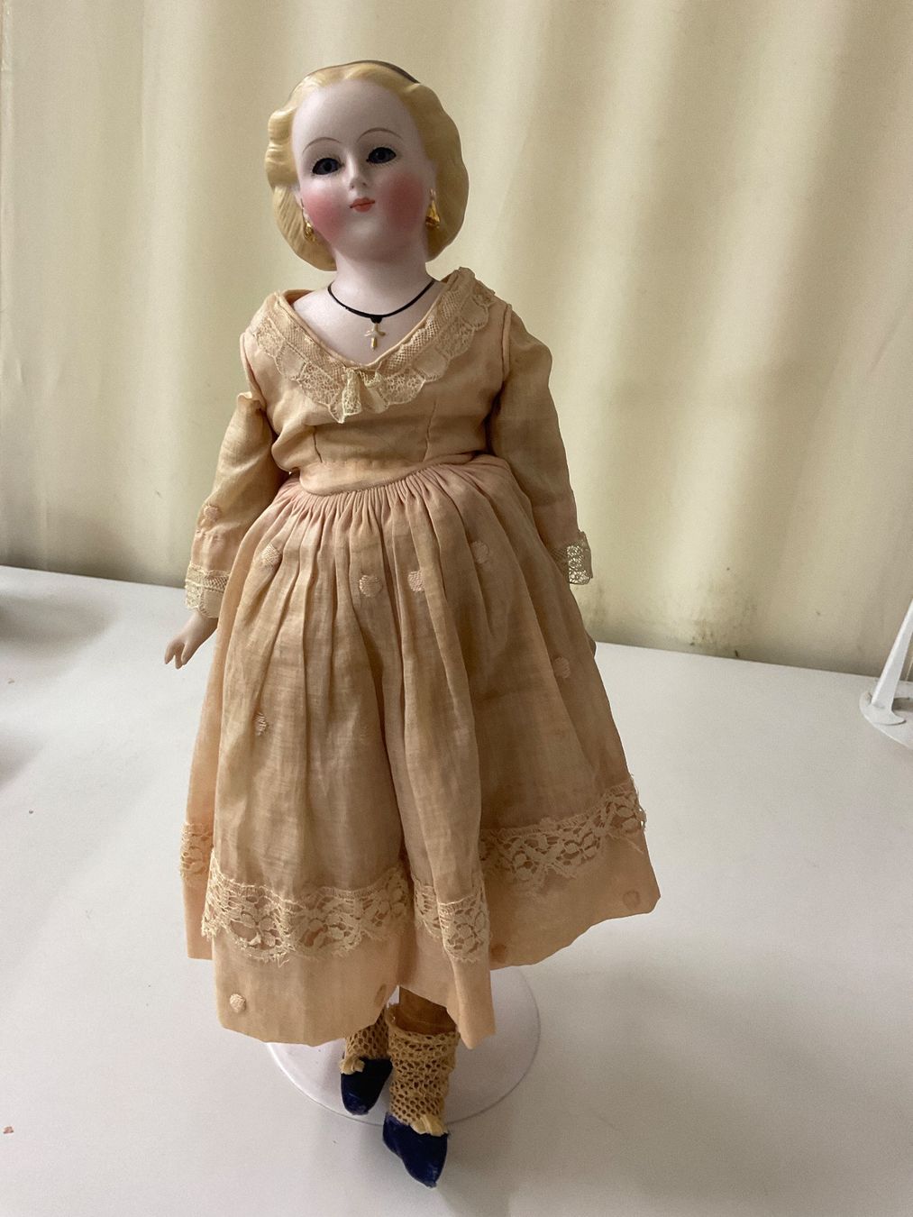 Bambole: Antike Puppe mit Stoffkörper, Länge ca. 35 cm – Usato da Bern venduto da vielerart