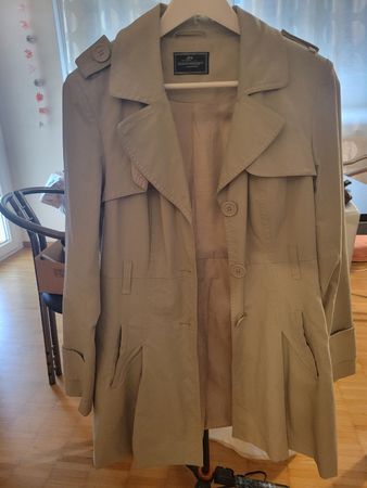 Trenchcoat Clockhouse beige leicht tailliert guter Zustand