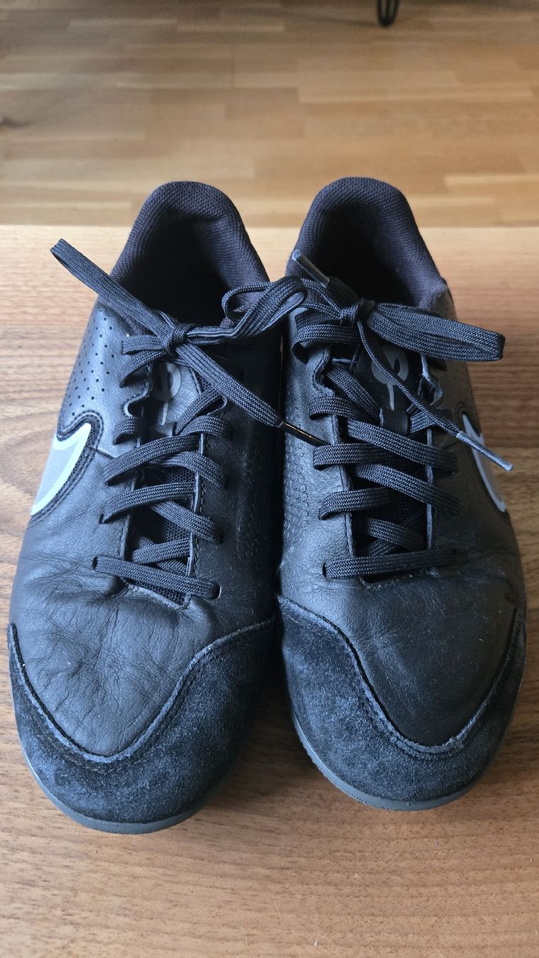 Nike Scarpe per ragazzi: Nike Hallenschuhe gr.36.5 – Usato da Zürich venduto da Deesay 1