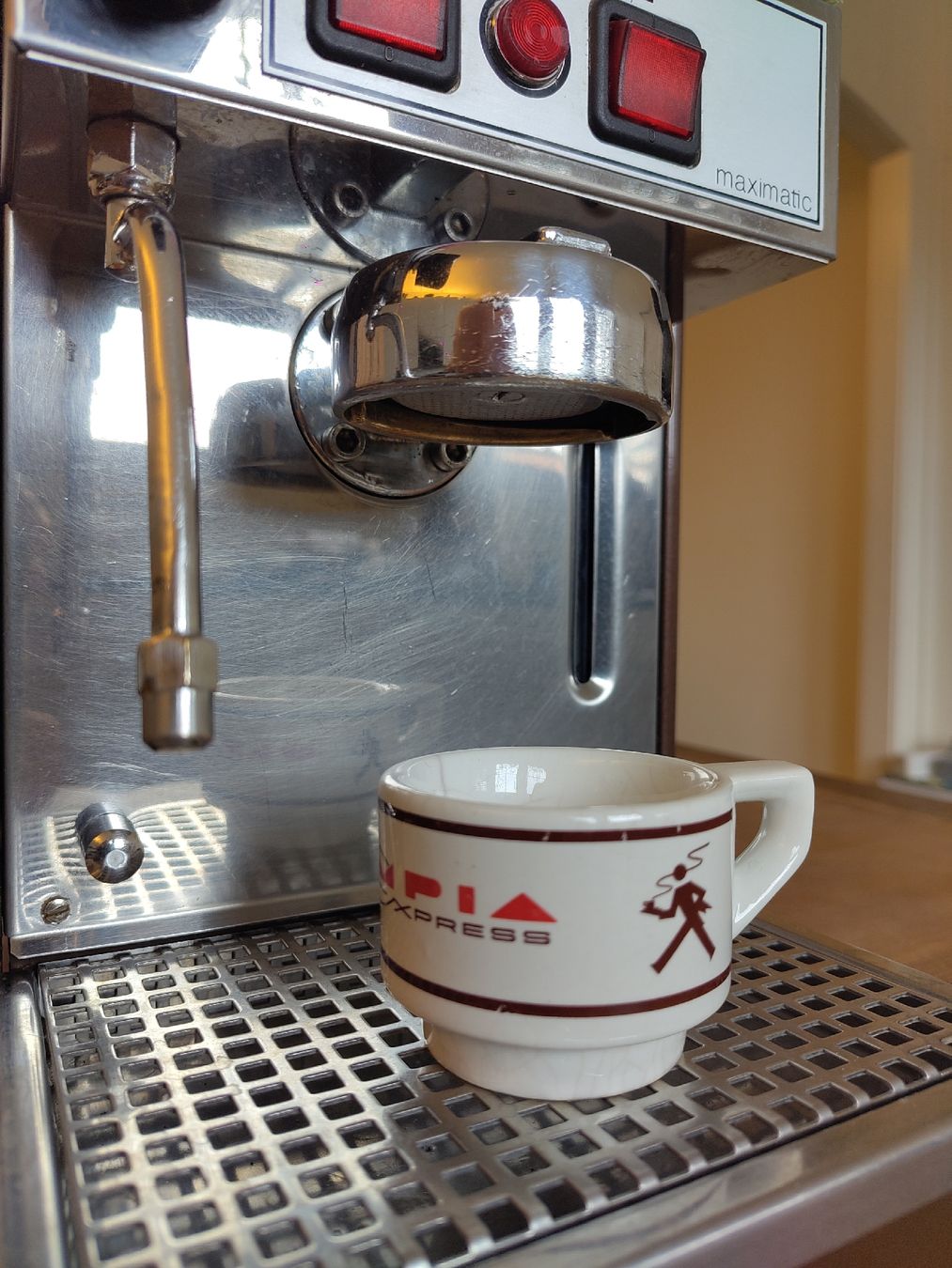 Macchine per caffè & Macchine per espresso: Olympia Express Maximatic mit Original Zubehör – Usato da Basel venduto da rekaleni 2