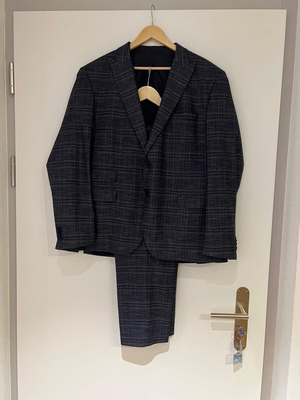 Calvin Klein Completi: Wunderschöne Anzug mit Gillet, CALVIN KLEIN – Usato da Kloten venduto da cos_khp9