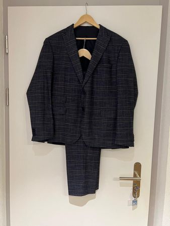 Wunderschöne Anzug mit Gillet