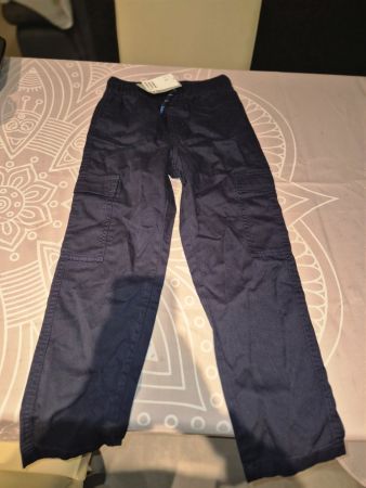 H&M Cargohose dunkelblau Grösse 134 neu mit Etikett von H&M.