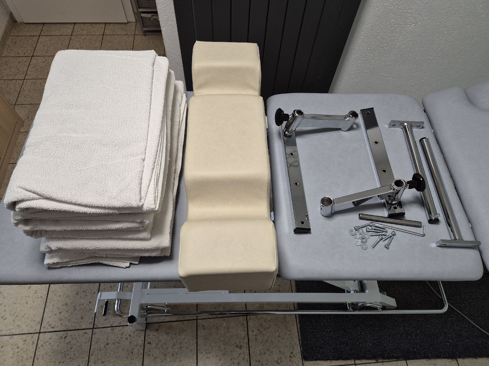 Lettini & sedie per cosmetici: Elektrische Massageliege mit Zubehör – Usato da Gretzenbach venduto da dylan_lmd 8