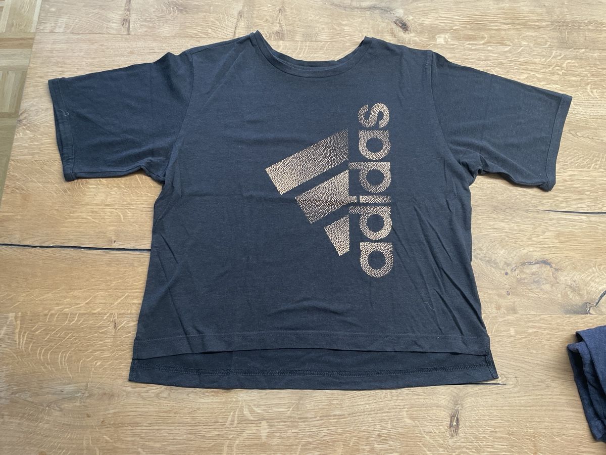 Adidas T-shirt: Adidas Sport Shirt – Usato da Thun venduto da nie_8v9b