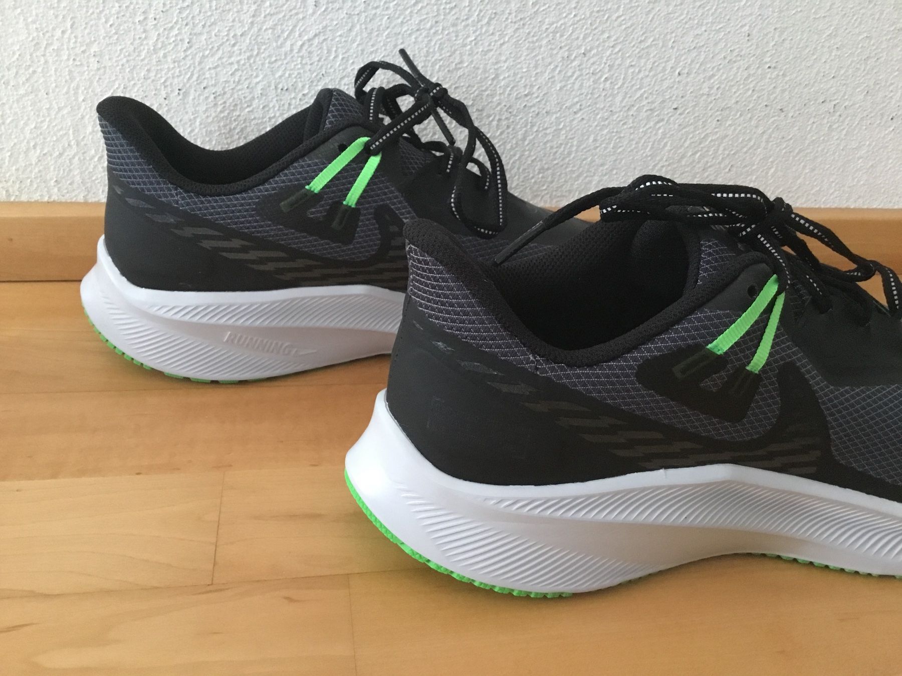 Nike Scarpe da uomo: Nike Running - Jogging Schuhe, Men, Gr. 44, neu – Nuovo e nell'imballaggio originale da Chur venduto da Jacky17 7