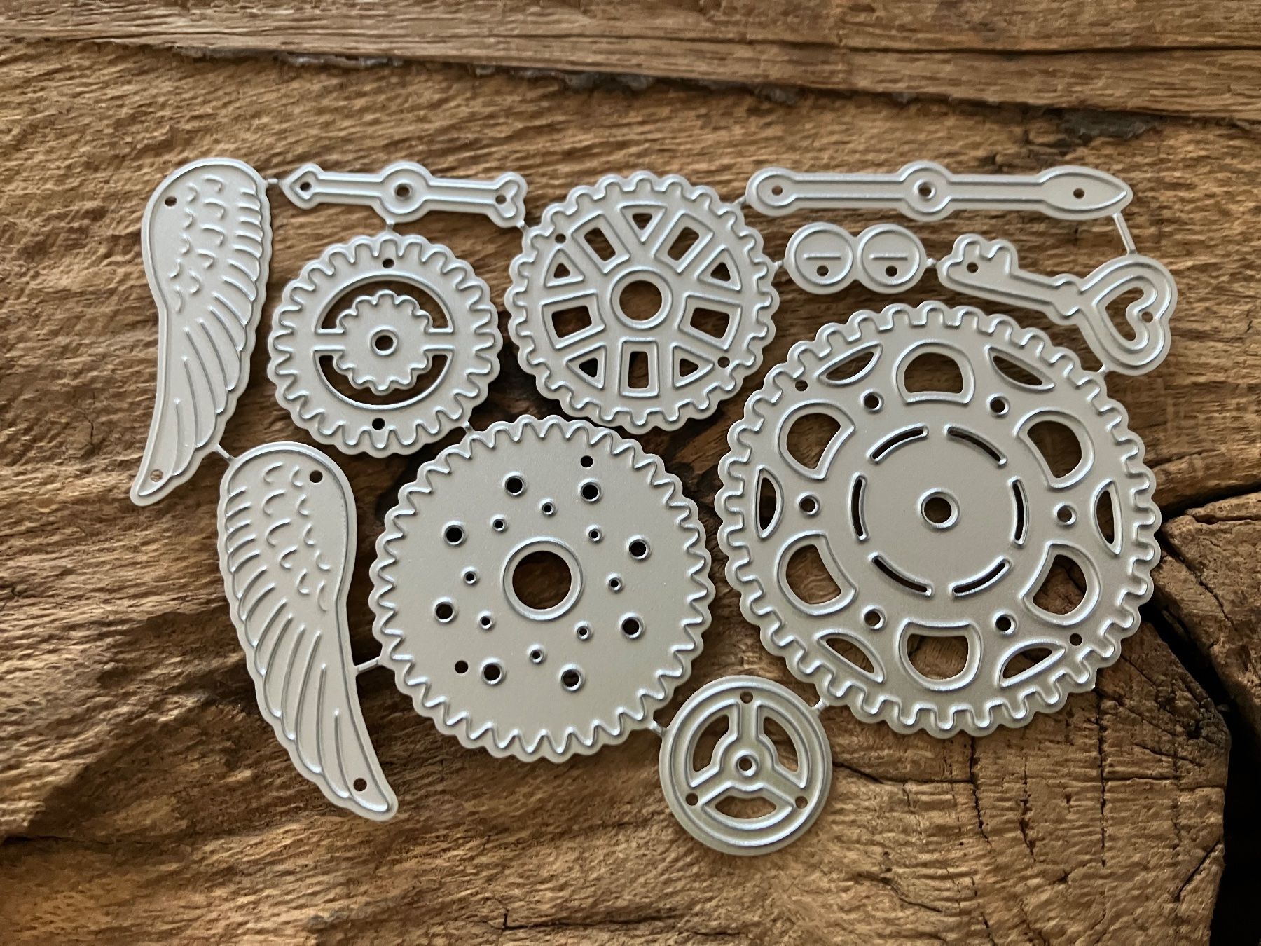 Sciablone: Neues Set  Stanzschablonen Steampunk – Nuovo e nell'imballaggio originale da Effretikon venduto da wenuss 1