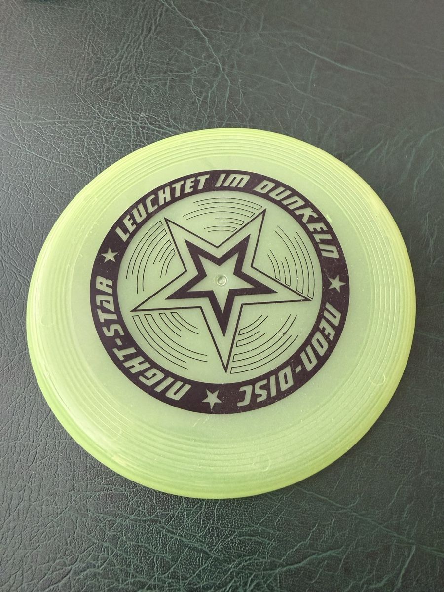 Spielzeuge: Frisbee leuchtend – Neu (gemäss Beschreibung) aus Zürich von Mat1908 1