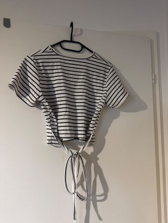 🤍🖤 Gestreiftes Crop-Top zum Binden – Grösse M–L