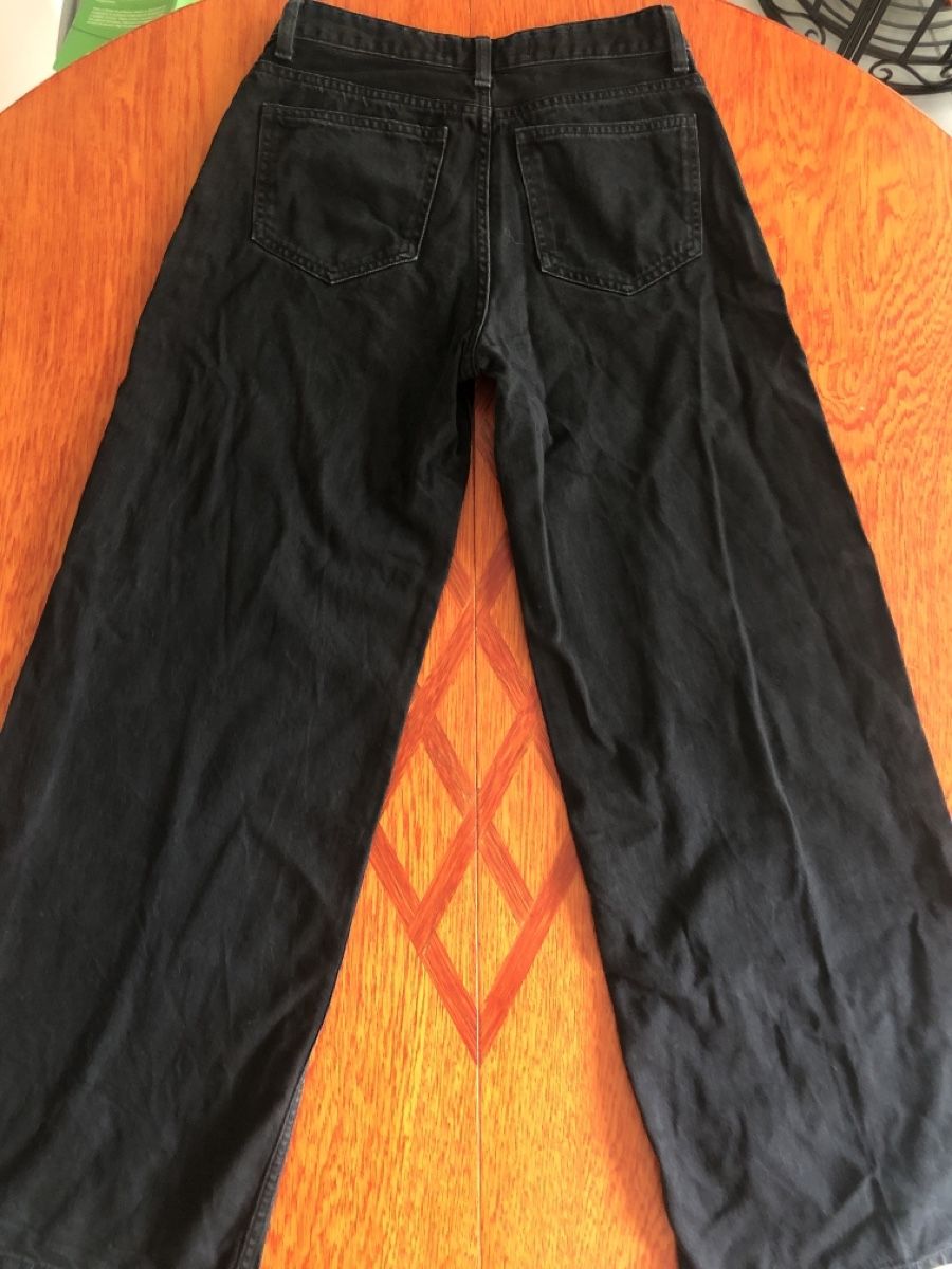 Bershka Pantaloni: Pantalon noir – Usato da Etoy venduto da lui_7mth 2