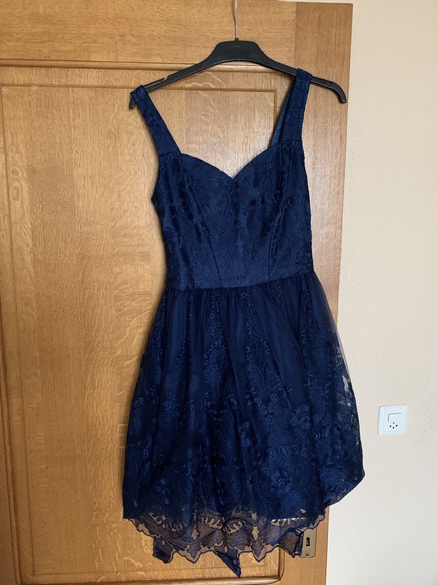 Robes: dunkelblaues Spitzenkleid – D'occasion à Moosseedorf par sindymatea 1