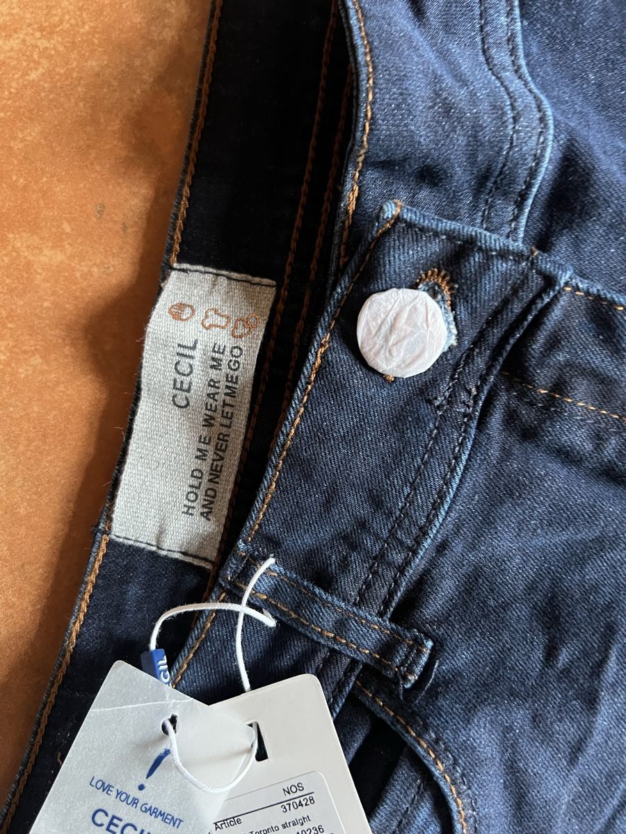 Jeans: Jeans Cecile neu – Nuovo e nell'imballaggio originale da Arboldswil venduto da CJDA 1