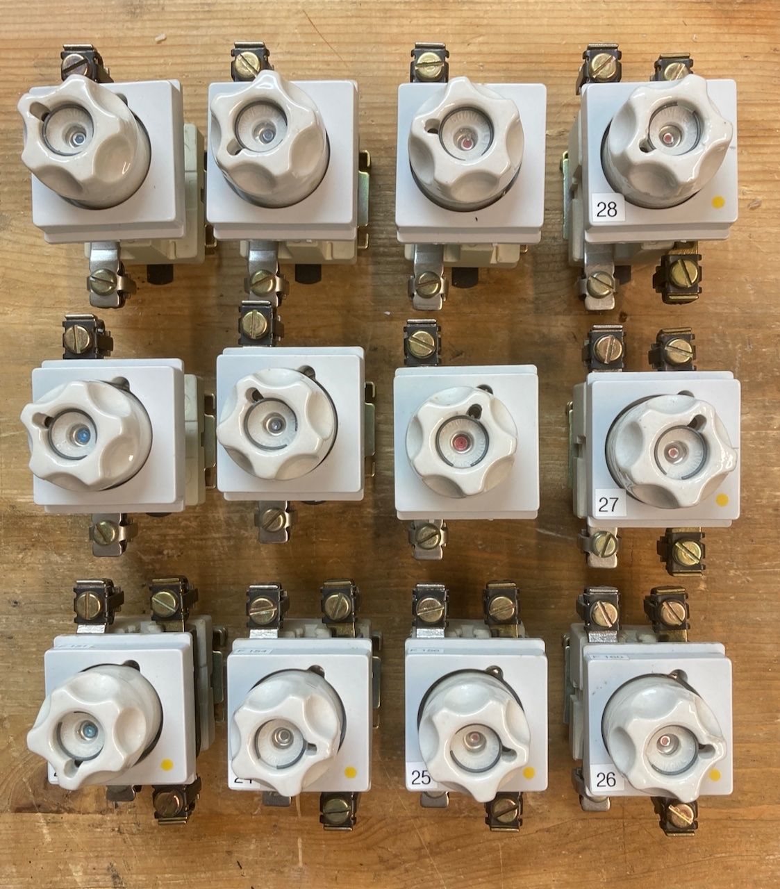Alimentation électrique: 12 St. Sicherung-Elemente 6-25A – D'occasion à Liedertswil par ELRITS
