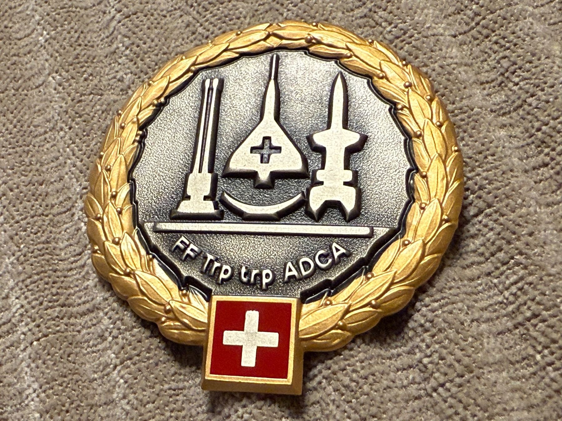 Schweizer Armee Placchette & Badge: Offiziers Emblem: Fliegertruppen  (FF Trp) - Schweizer Armee – Usato da Brütten venduto da Hst1