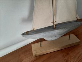Dekorative Segelyacht aus Ton, Unikat – ‘Bürotisch-Yacht’