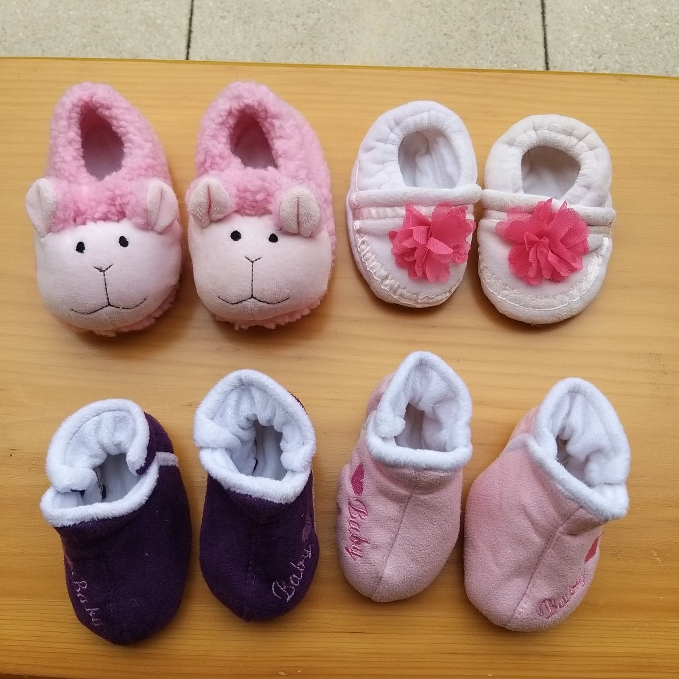 Scarpe per ragazze: Lot Chaussons chauds, rose et violet – Usato da Onnens VD venduto da Bleuet06