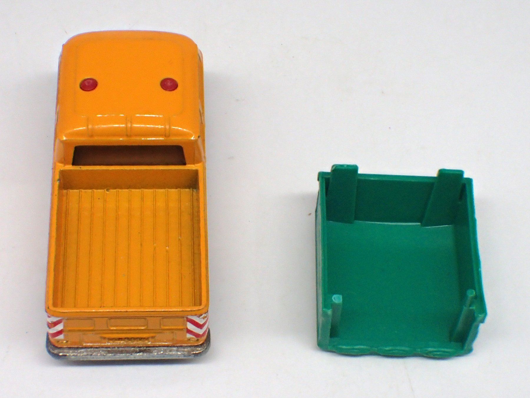 Siku Modellini d'auto: Siku 1331 - VW T2 Pritsche orange – Usato da Ostermundigen venduto da archeopteryx 6