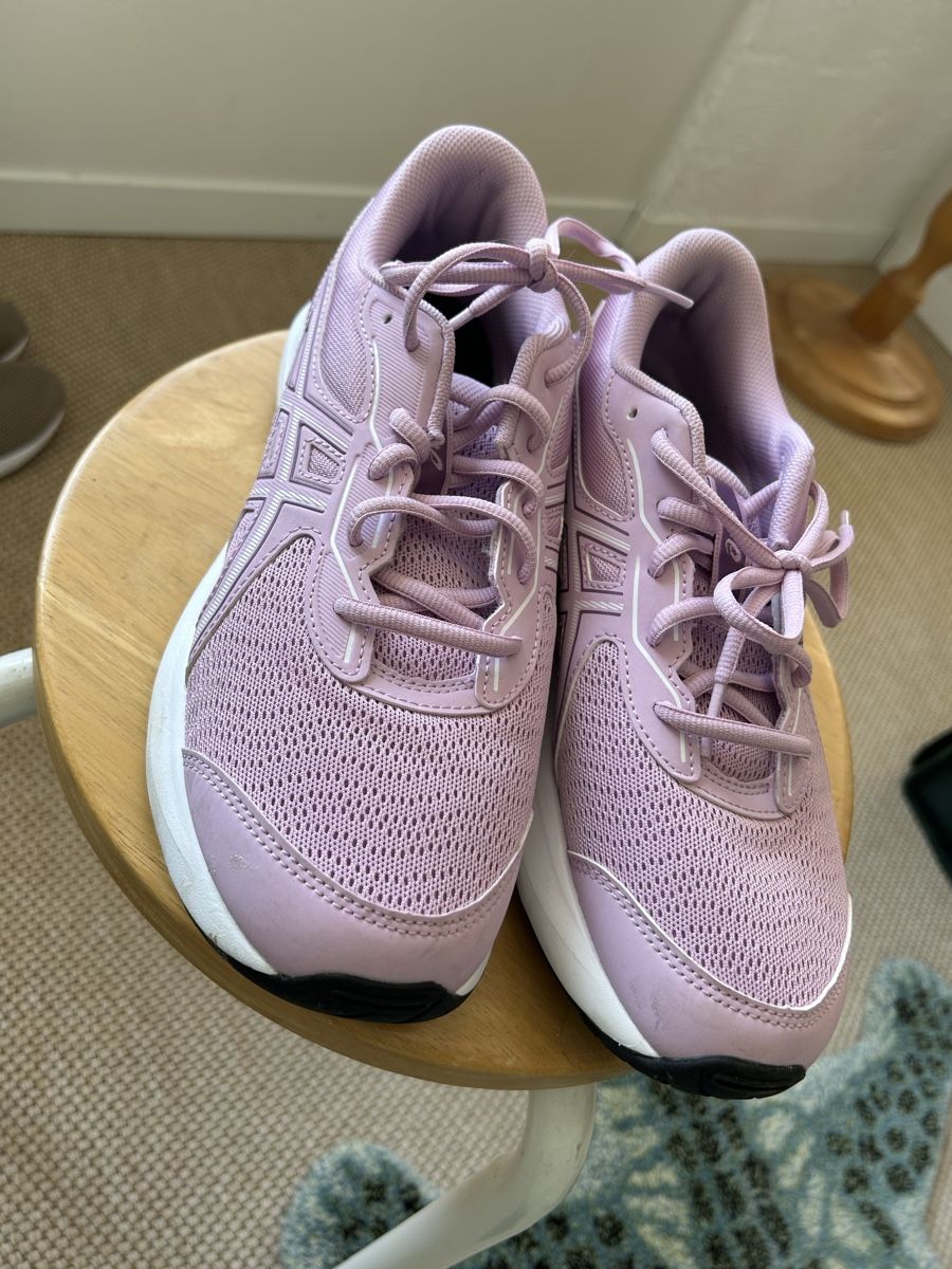 Asics Damenschuhe: Asics joggingschuhe sneaker – Gebraucht aus Wohlen b. Bern von Honeypie