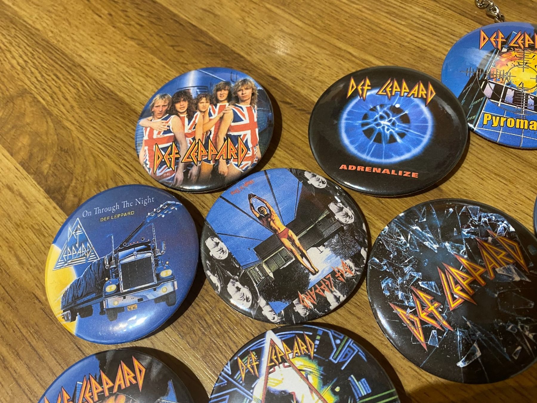 Plaketten & Abzeichen: Def Leppard- Flaschenoeffner & Ansteck Badges! – Neu (gemäss Beschreibung) aus Basel von FatCatPacksTheRatt 5