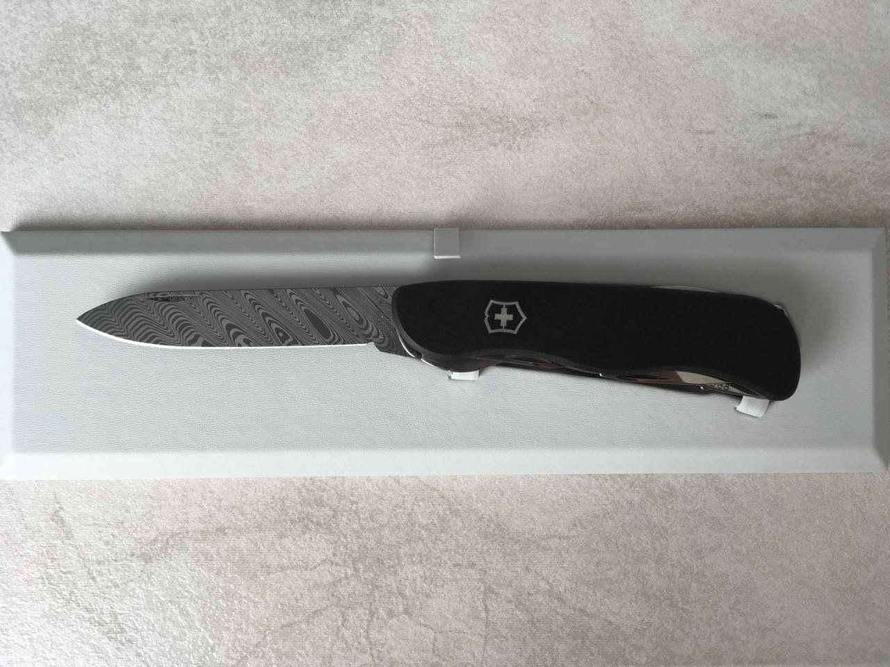Victorinox Taschenmesser: Victorinox Damast Jahresmesser 2017 – Neu und originalverpackt aus Stettfurt von JapaneseCollection 1