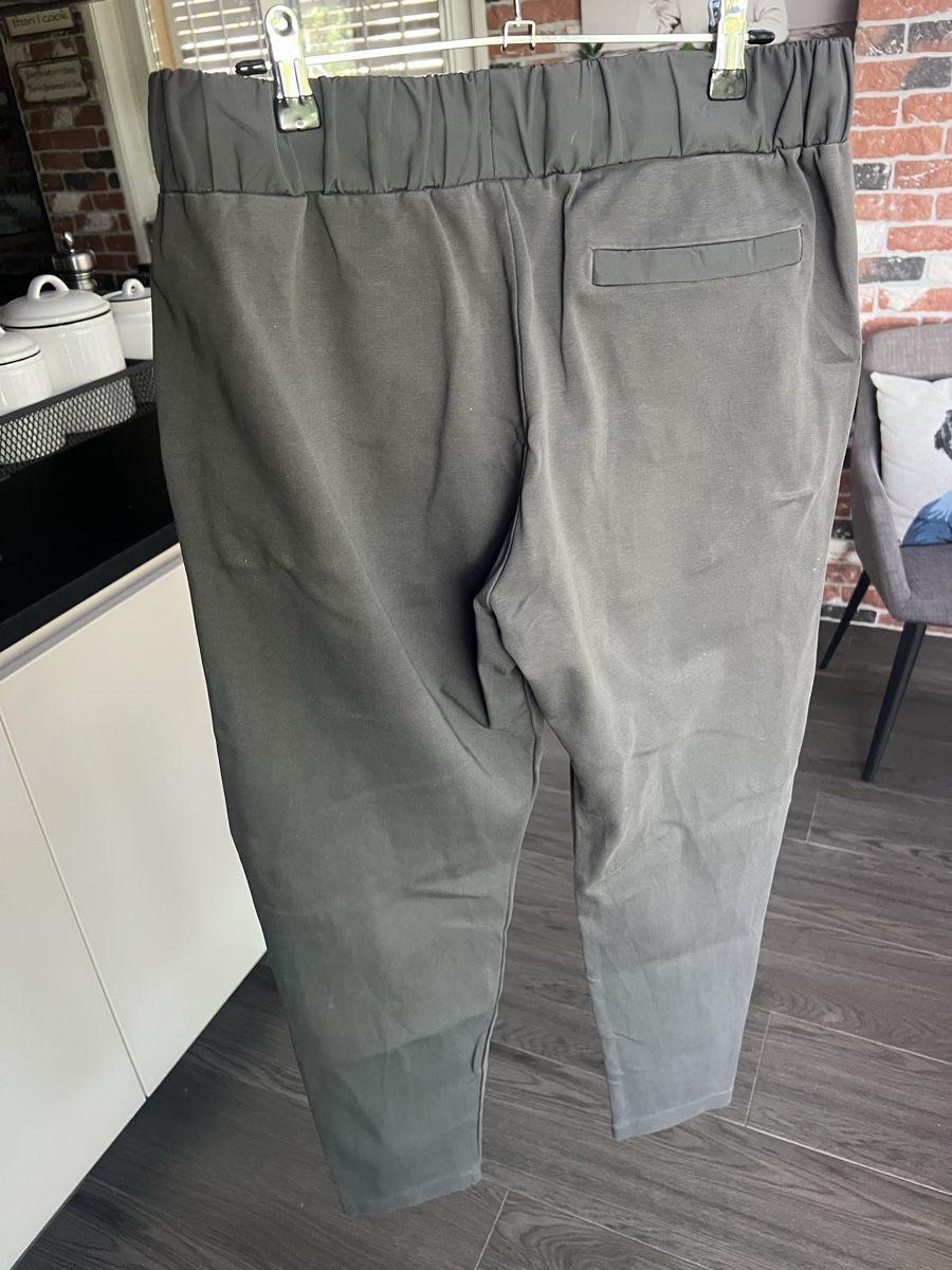 Cos Pantalons: Pantalon COS gris – Neuf (Voir description) à Villars-Ste-Croix par Maaaat 1