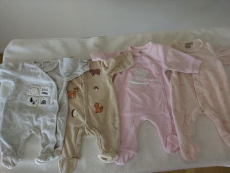 4 Baby Schlafanzüge