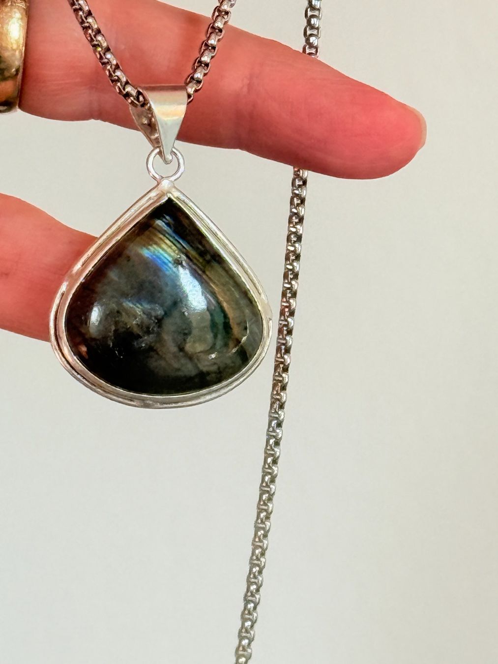 Catenine: Collier Labradorite , Pendentif Goutte d'Eau – Nuovo e nell'imballaggio originale da Genève venduto da AGBERG 8