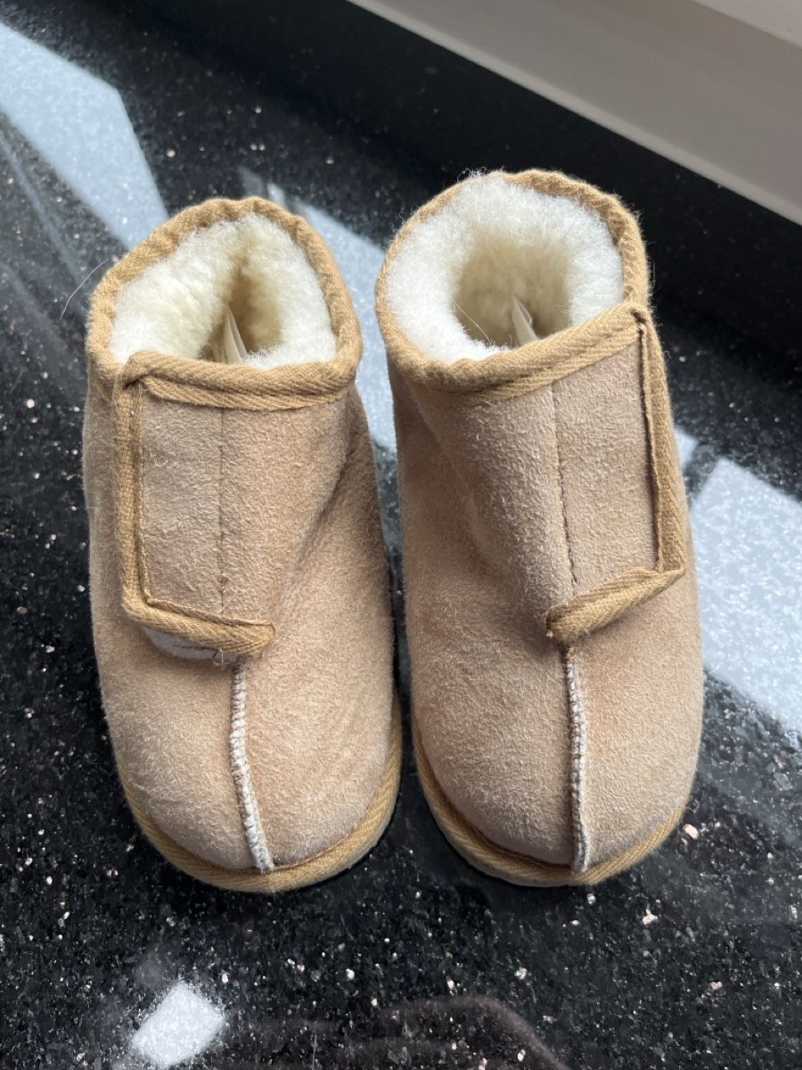 Scarpe da uomo: Flauschige Winterfinken Gr.28 – Usato da Brütten venduto da Aerox82