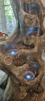 Grosser LED-Gartenbrunnen im Baumstamm-Design, 5-stufig