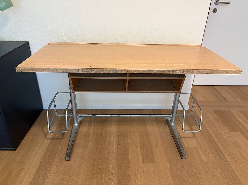 Schreibtische: Kinderpult 120 x 56 – Gebraucht aus Pfäffikon ZH von eggisun