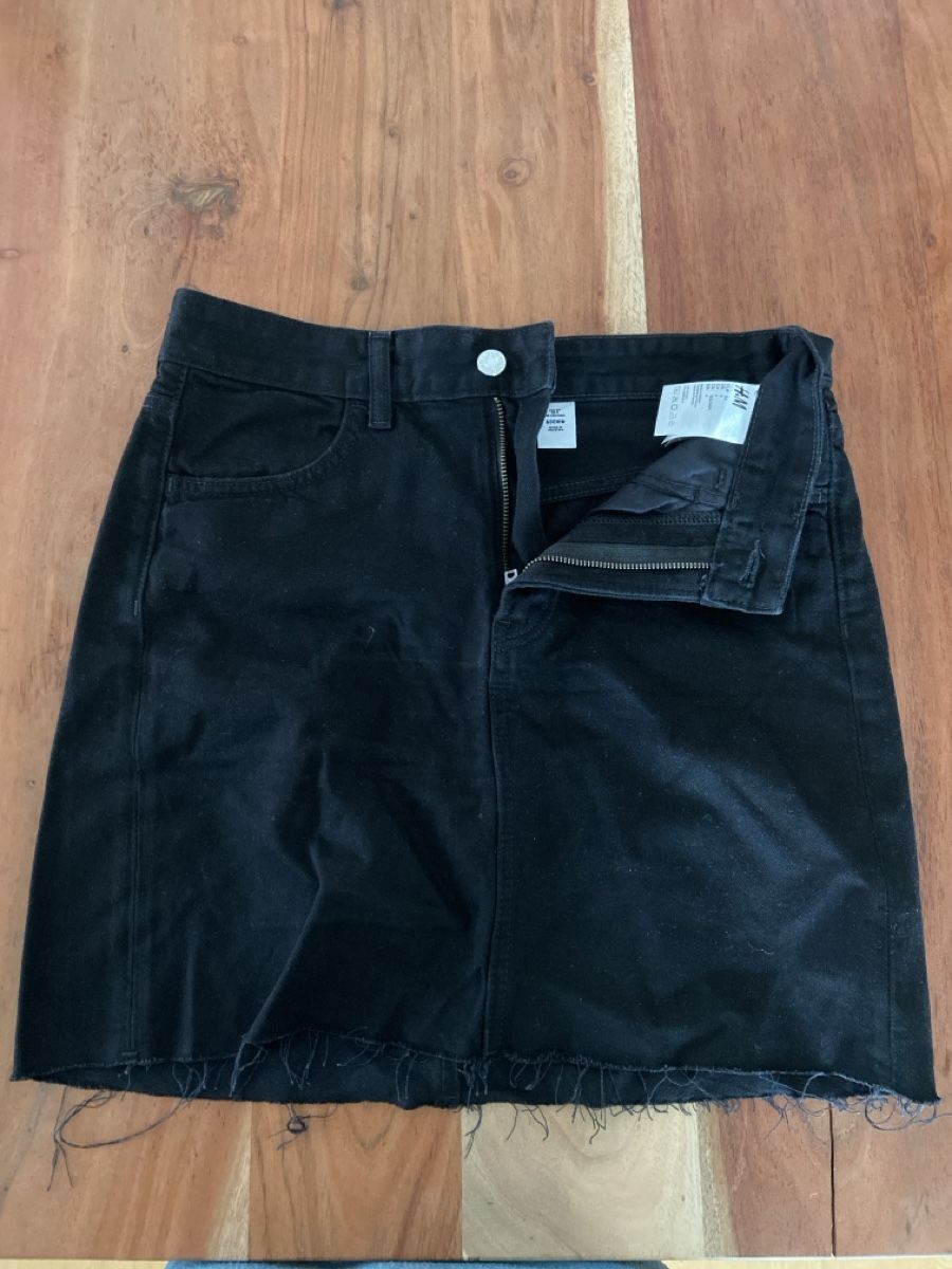 H&M Gonne: Schwarzer Jeans Minirock Gr. 36 H&M – Nuovo (secondo la descrizione) da Dübendorf venduto da Viktorija_95