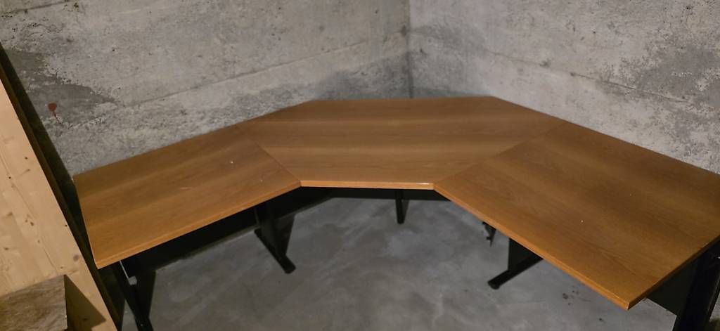 Schreibtische: Schreibtisch – Gebraucht aus Rupperswil von Jacky081