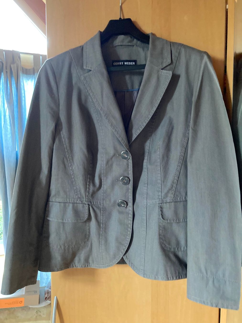 Gerry Weber Giacche: GERRY WEBER Jacke, Blazer grau Gr. 40 Neu – Nuovo (secondo la descrizione) da Dörflingen venduto da rudis-55
