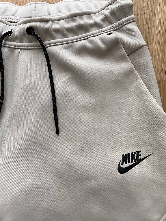 Pantaloni: Nike tech (bas) – Usato da Bussigny venduto da all_7l88 1