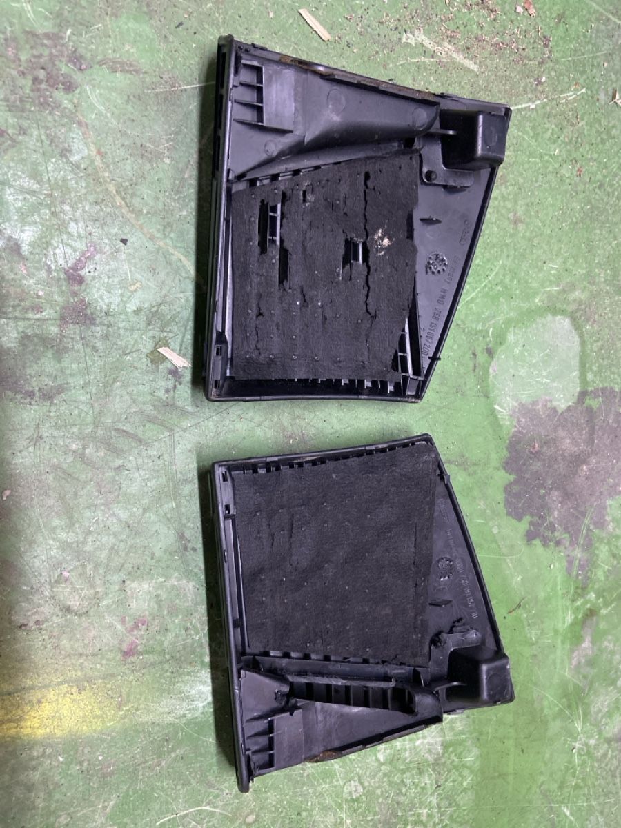 Tutti pezzi di ricambio auto: VW Golf 2 Lautsprecherblenden – Usato da Hettiswil venduto da Lukezero02 1