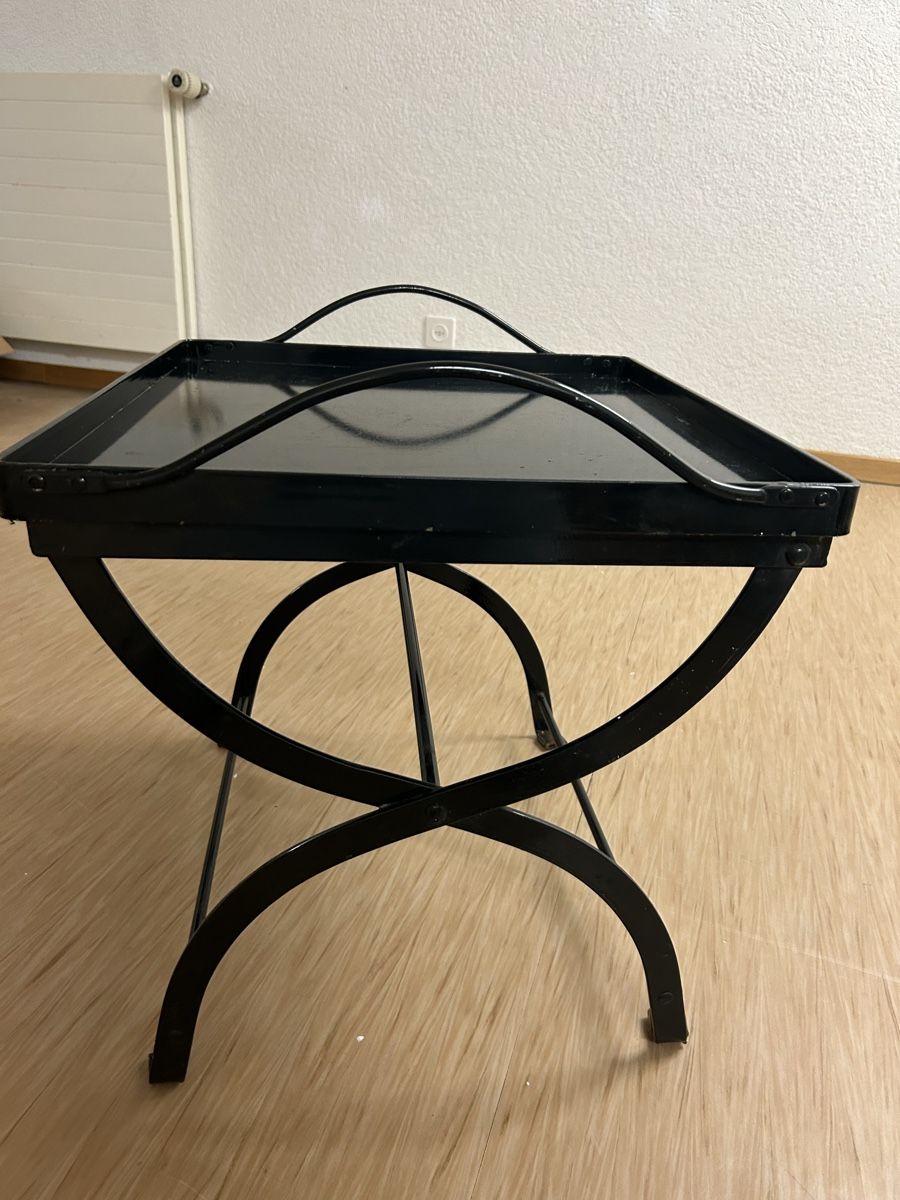 Tavoli: Beistelltisch / Serviertisch – Usato da Hallwil venduto da Zoeizy 3