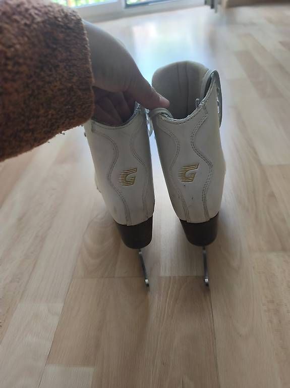 Pattini da ghiaccio: Schlittschuh Grösse 35  – Usato da Basel venduto da lara.isler 3