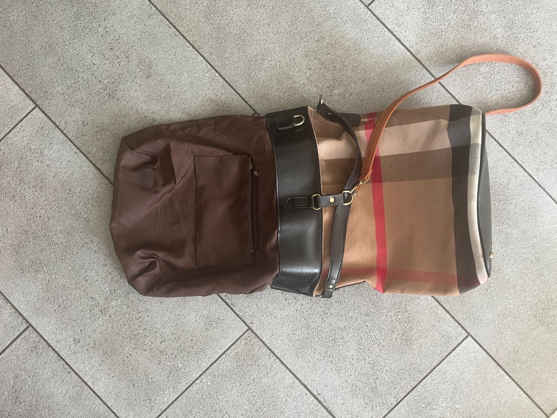 Borse da donna: Tasche im Burberry Look – Usato da Solothurn venduto da Floefi 1