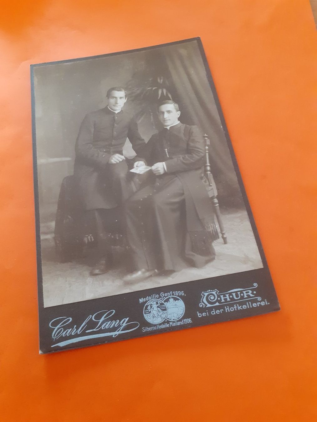 Foto & Immagini: SCHWIIZER MANNE DAZUMAL - 2 PRIESCHTER BRüEDERE - 1908 -CHUR – Usato da Winterthur venduto da Ornyx7