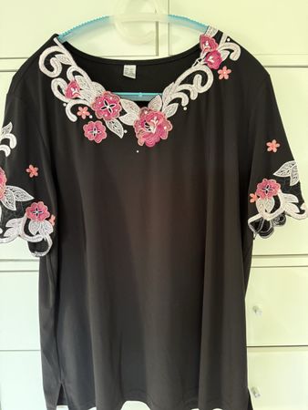 T Shirt mit Verzierung Gr. 46