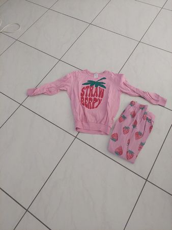 Pyjama Set Pink Erdbeeren Grösse 128/134
