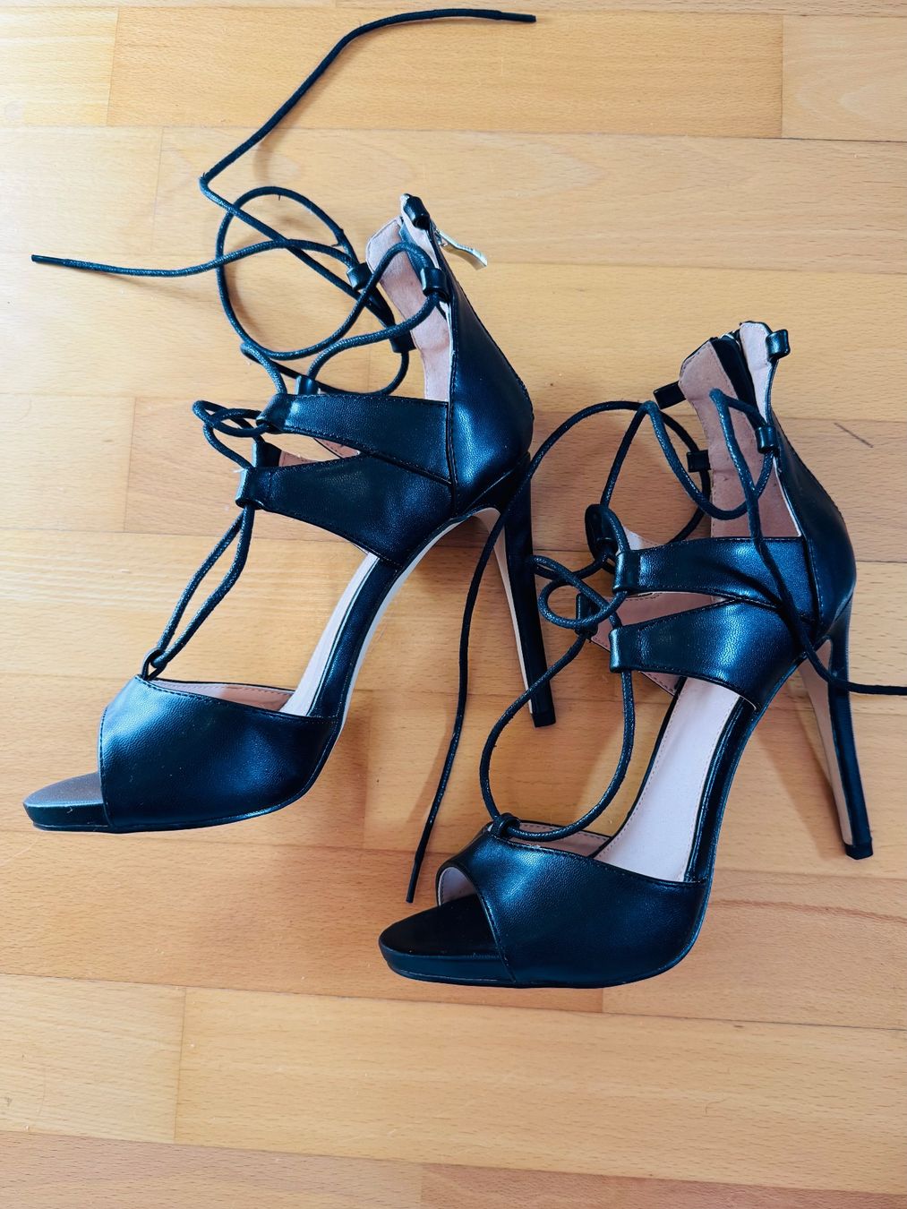Scarpe da donna: Highheels schwarz mit Schnürung – Usato da Eschlikon TG venduto da little.dove