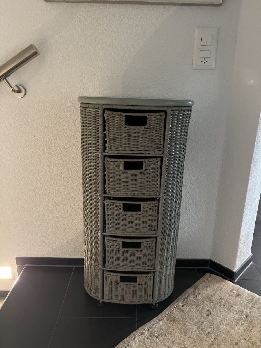 Armadi: Rattanschrank schmal oliv – Usato da Bonaduz venduto da Malves10