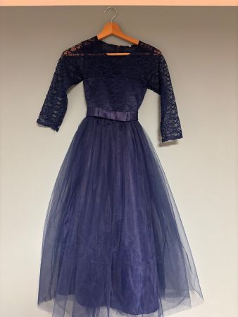 Festliches Kleid dunkelblau mit Spitze Grösse 140