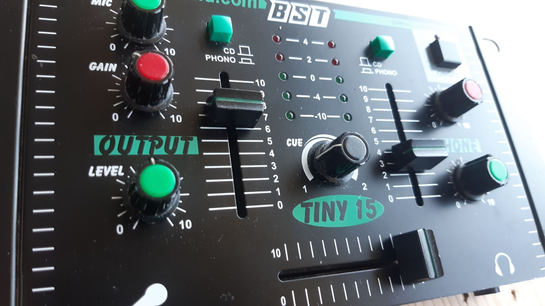 Console di mixaggio: BST Tiny 15 Kompakter DJ-Mixer - Mischpult, DJ – Usato da Oey venduto da Parkplatzbrocki