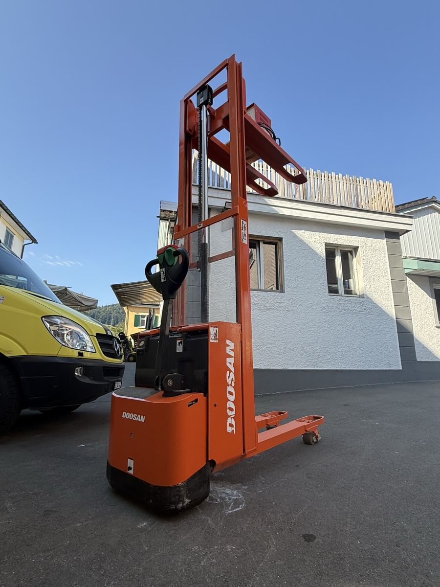 Doosan Gabelstapler & Hubwagen: Deichselstapler Ameise Stapler Doosan – Gebraucht aus Ebnat-Kappel von Suizo1291 3