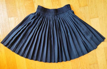 🖤 Jupe plissée noire thaïlandaise – Taille M/S